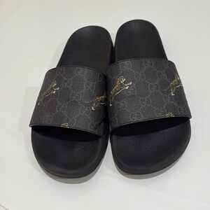 ⭐️Gucci Mens Logo Tiger Slides—GREAT!!  Excellent Condition—Comfortable!! Size 9